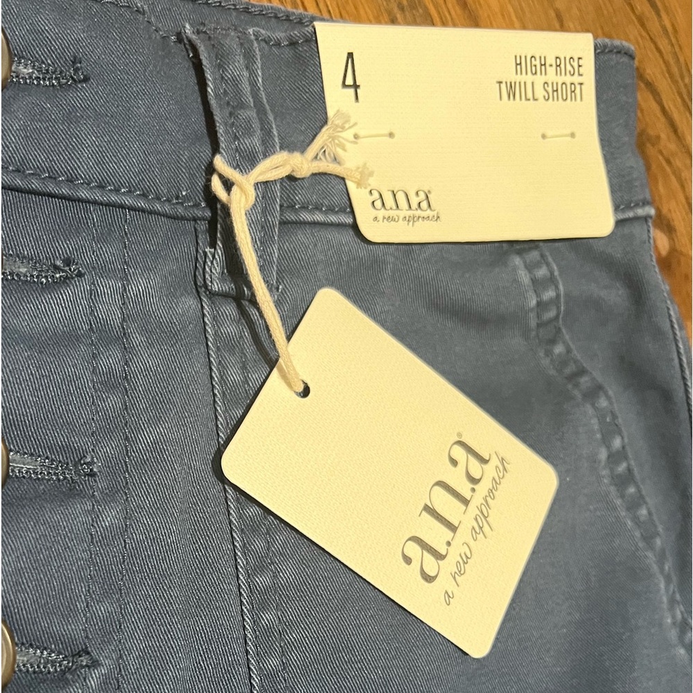 🆕 NWT a.n.a Blue high rise shorts - Picture 3 of 3